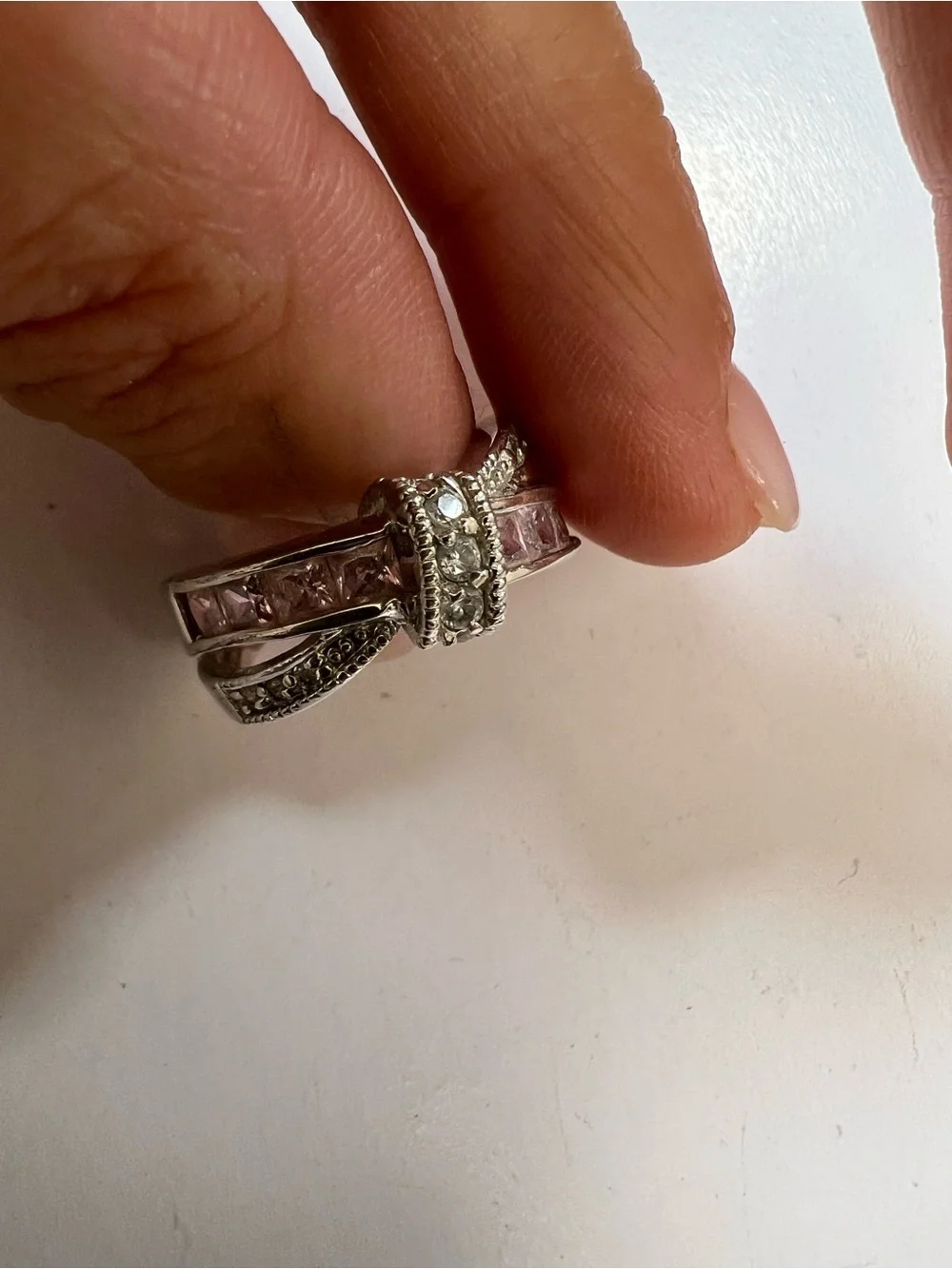 10k white gold Pink and clear stones ribbon ring